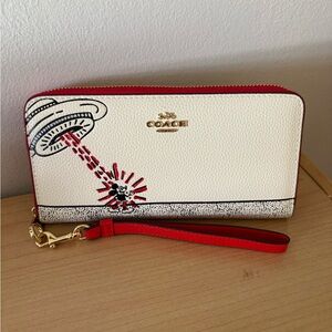 COACH C7800 Keith Haring collaboration Mickey Mouse Accordion DISNEY Wallet